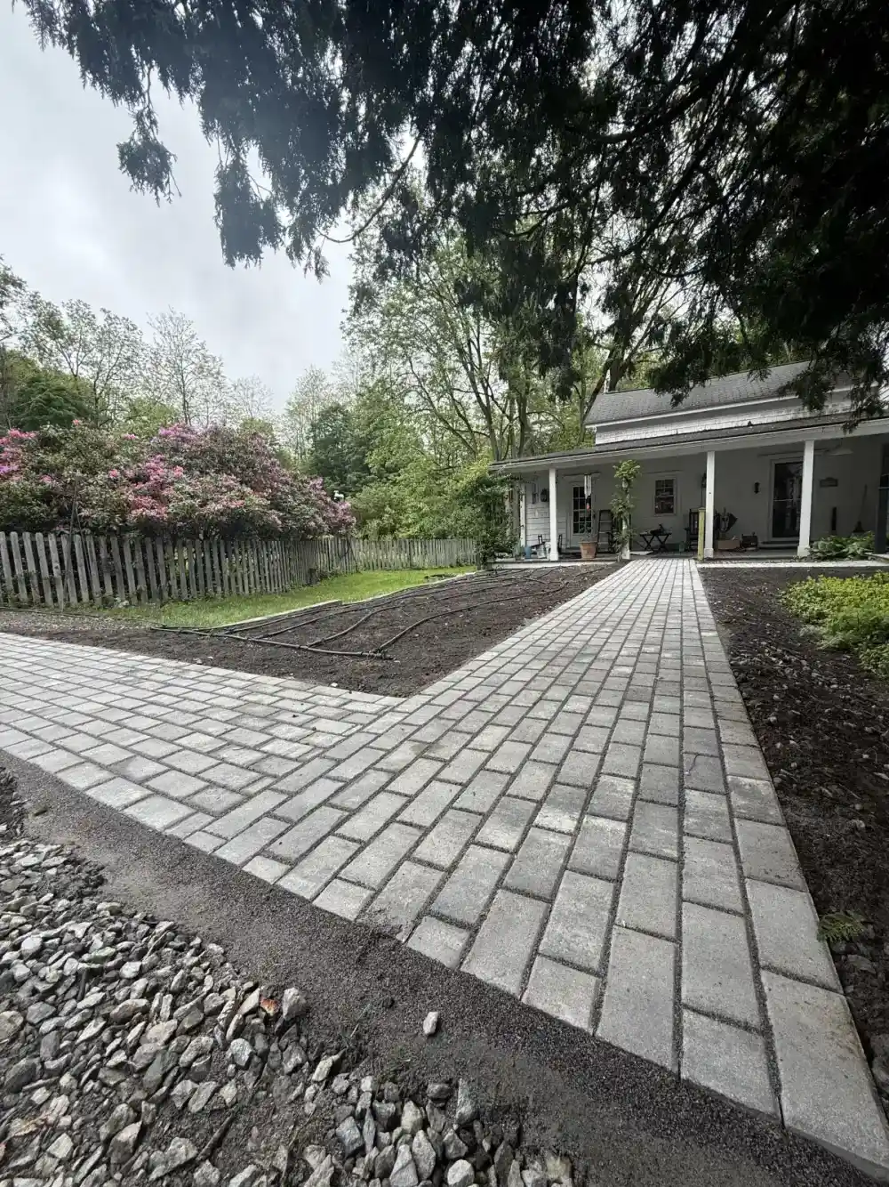 Retaining wall perspective view showing height and construction
